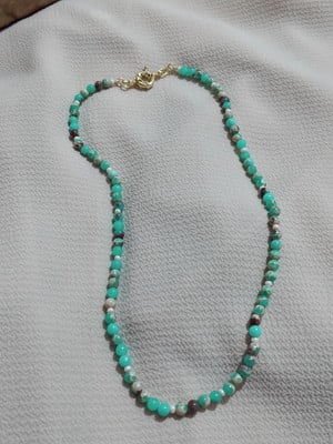 Colar de pedras naturais jaspe imperador folheado a ouro 18k