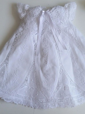 Vestido lágrimas em renda renascença