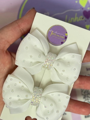 Par de laços clássicos com pérolas ? branco neve