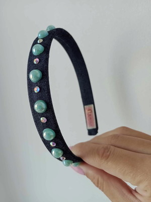Tiara com pérolas e strass - acessório de cabelo