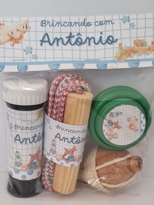 Kit pião, corda, ioiô e bolinha de sabão brinquedos