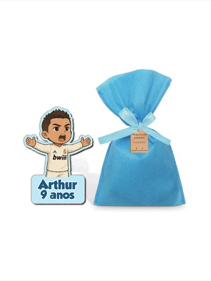 Ímã jogador de futebol 2 pers. em mdf com saquinho e tag