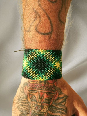 Pulseira de macramé feito a mão jamaica