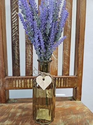 Vaso de vidro com lavandas