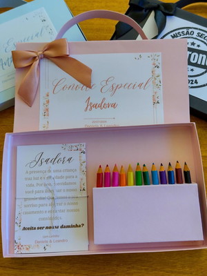Convite maletinha colorir - daminha casamento