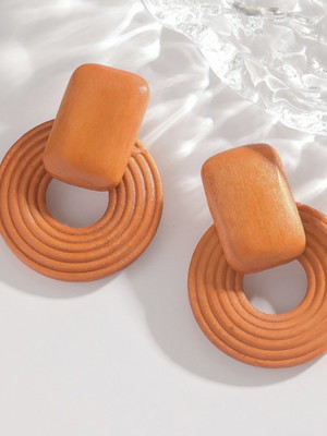 Brinco de pressão marrom caramelo de madeira redondo