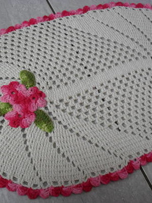 Tapete barbante oval com flores