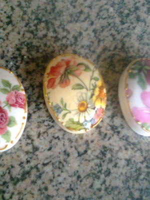Sabonetes com decoupagem.