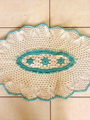 Tapete oval com flores