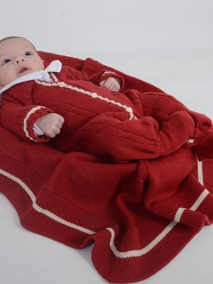 Saída maternidade trançada vermelho menino