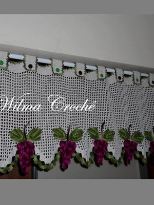 Bandô com cachos de uvas