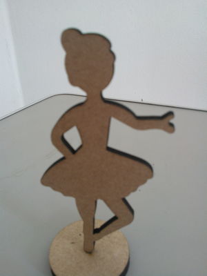 Bailarina mdf em pé