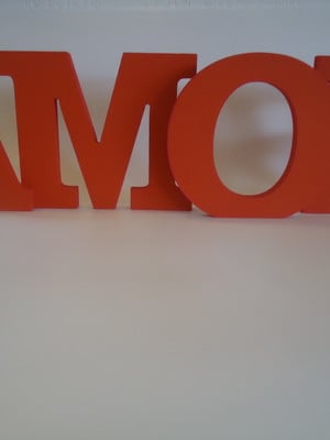 Amor em letra caixa-vermelho