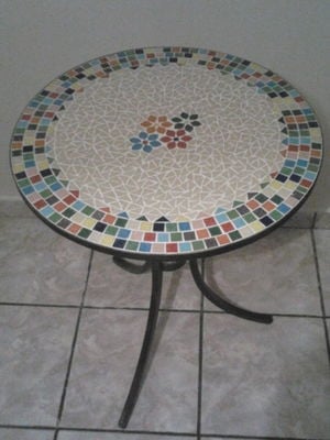 Mesa com tampo em mosaico color