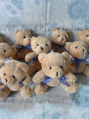 Mini ursos marrom xadrez azul