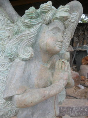 Anjos em pedra sabão barroco mineiro