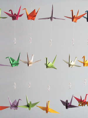 Móbile com tsurus em origami