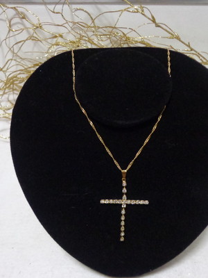 Colar folheado ouro crucifixo com strass