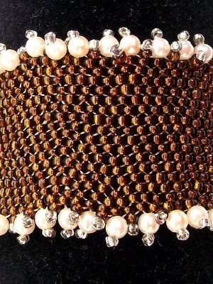 Pulseira marrom charmosa