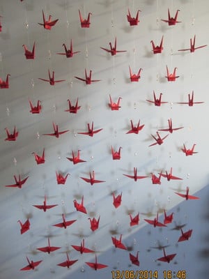 Móbile com tsurus em origami