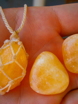 Colar com calcita amarela