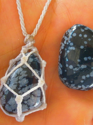 Colar com obsidiana floco de neve