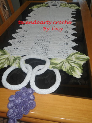Caminho de mesa com cacho de uva