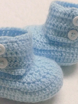Botinha de croche para bebe azul