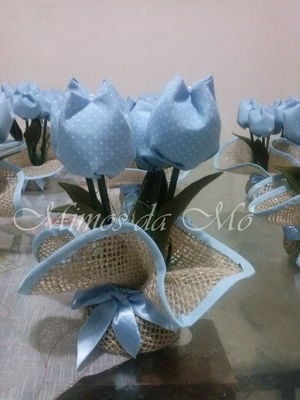 Centro de mesa tulipas azul bebê