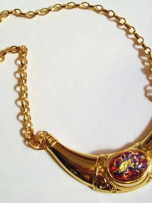 Max colar dourado