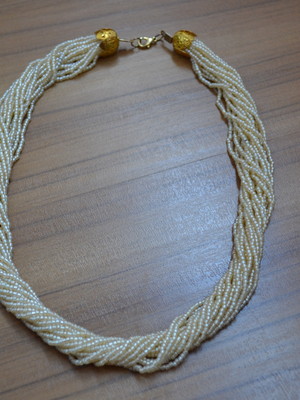 Colar torcido nude