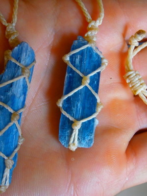 Colar com cianita azul bruta #1 (redinha) ||