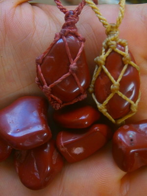 Colar com jaspe vermelho