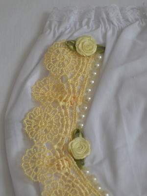 Calcinha customizada com renda guipir