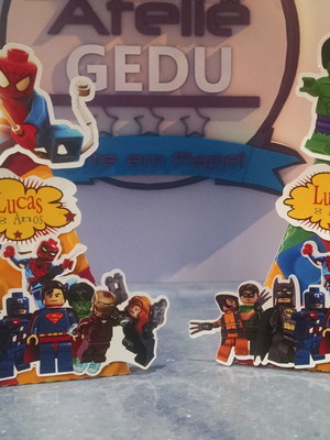 Heróis lego enfeite de mesa piramide