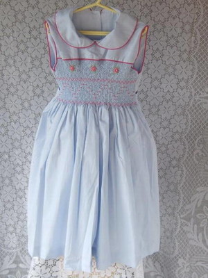 Vestido azul casinha de abelha