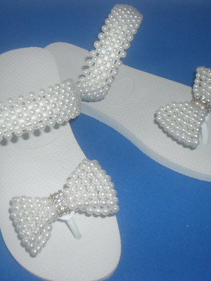 Chinelo customizado com pérolas