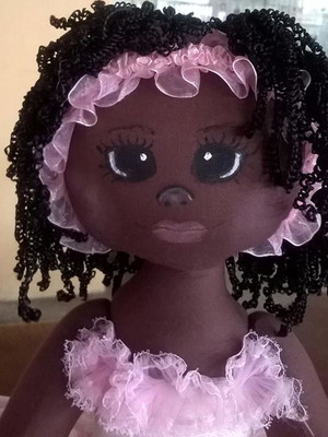 Boneca de pano negra bailarina