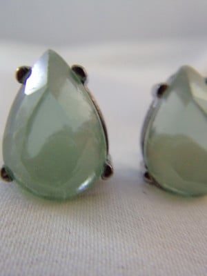 Brinco banhado com pedra verde mini saia
