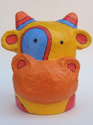 Chocalho de papel machê- vaca