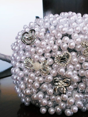 Buquê de pérolas com broches