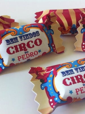 100 balas personalizadas adesivadas