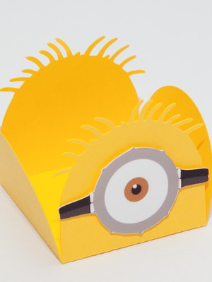 Forminha minions com aplique em relevo