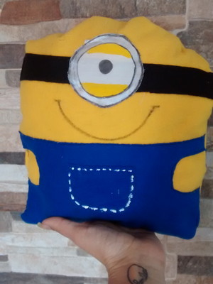 Almofada minion feltro