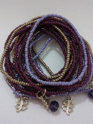 Kit pulseiras c miçangas-berinjela