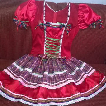 Fantasia caipirinha vermelho com detalhe verde (tam. adulto)