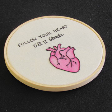 Quadro bordado - Follow your heart