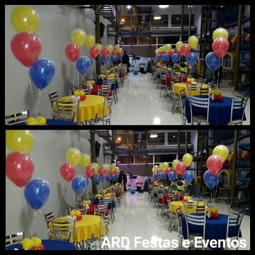 Arranjo de mesa com balões duplos, balões com gás hélio