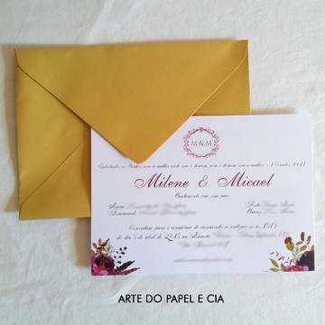 A77: convite clássico branco e marsala com envelope dourado