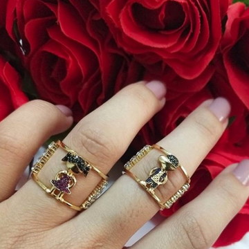 Anel com um(a) menino(a) cravejado com zicônias em banhado